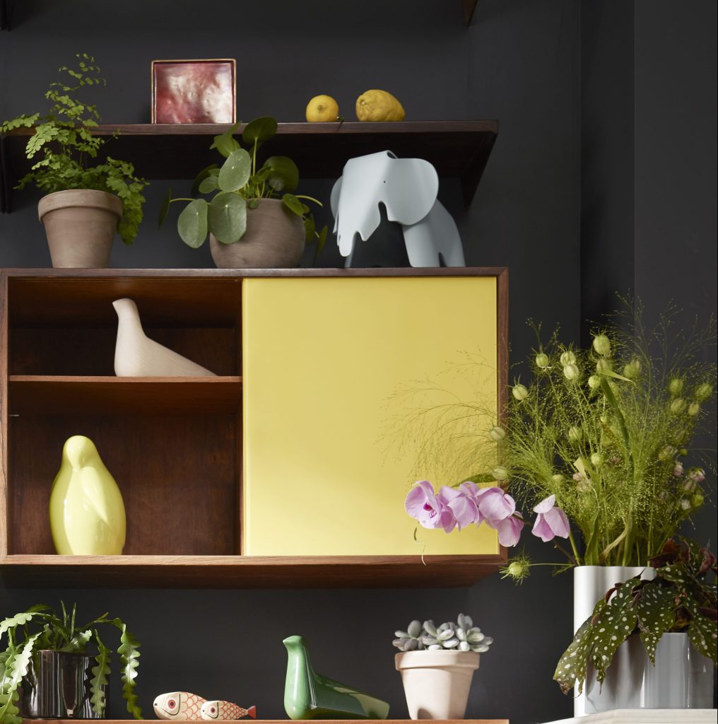 Vitra Eames Elephant Small Ice Grey 4 1 e1670822448936