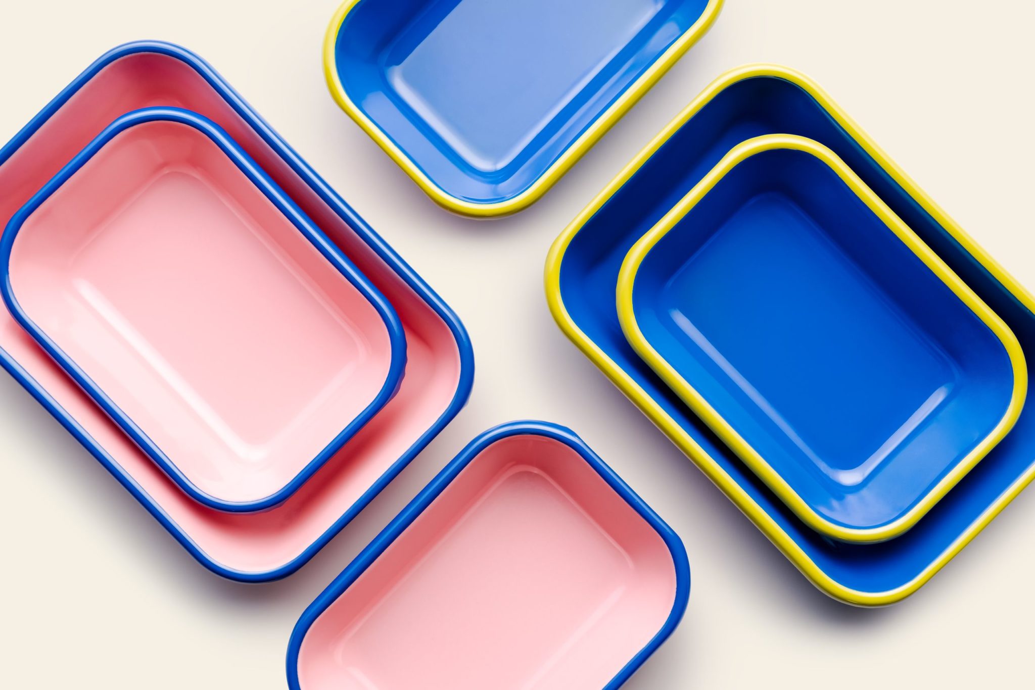 Bornn Enamelware Colorama Baking Dish Medium Electric Blue With Chartreuse Rim 6