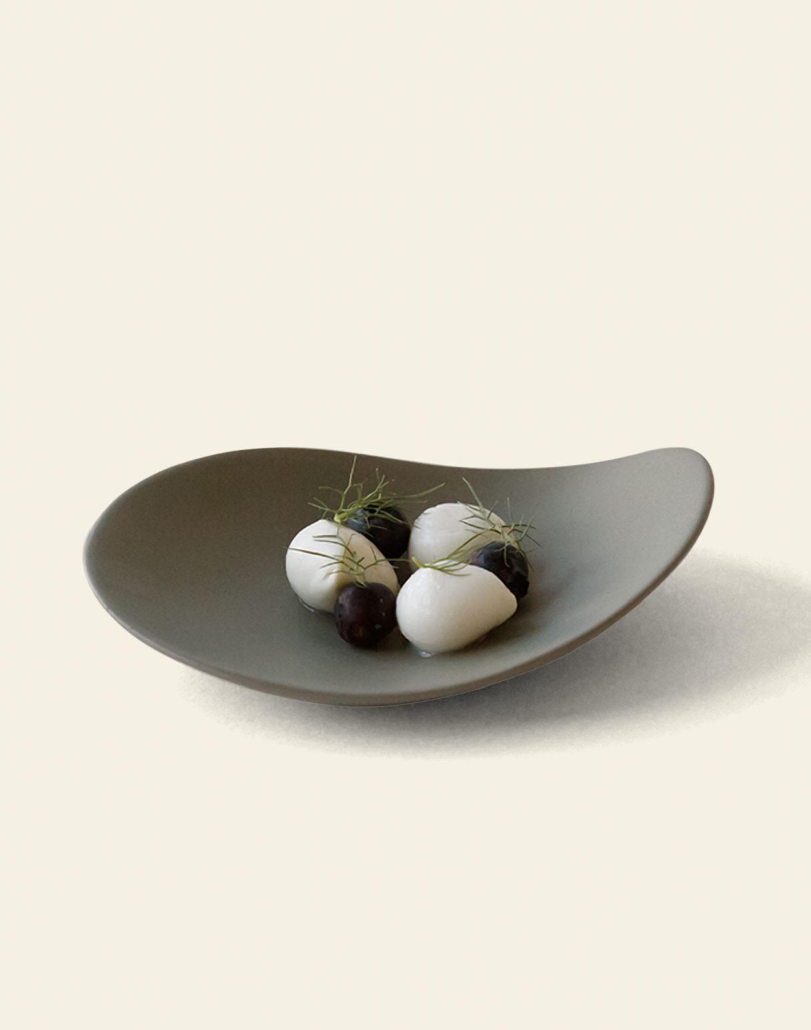 NR Ceramics HIN Pebble Plate S Khaki Green 2