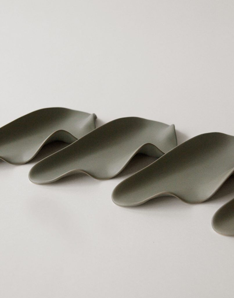 NR Ceramics HIN Leaf Plate Khaki Green 7