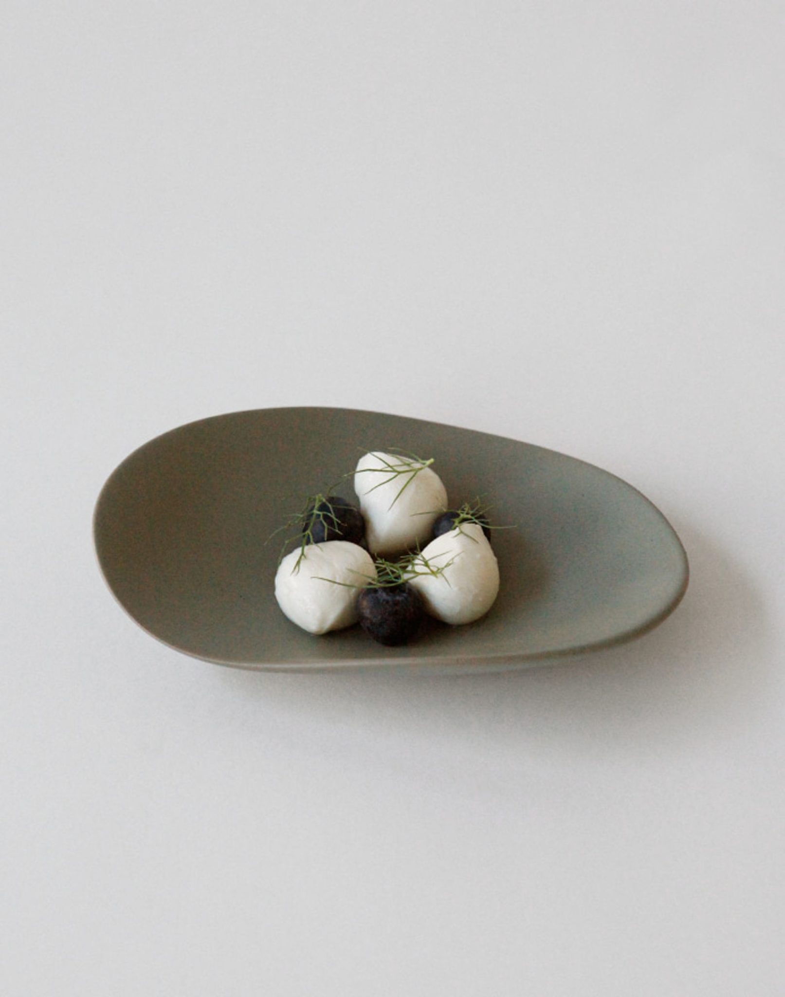 NR Ceramics HIN Pebble Plate S Khaki Green 3