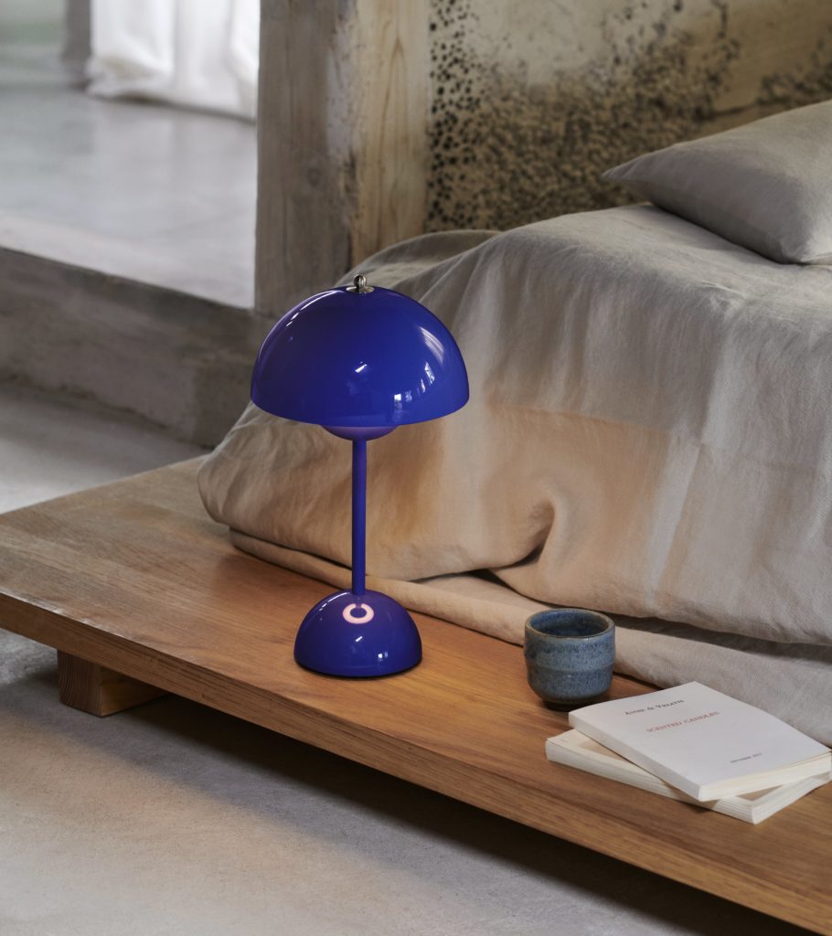 Tradition Flowerpot VP9 Portable Table Lamp Cobalt Blue 3