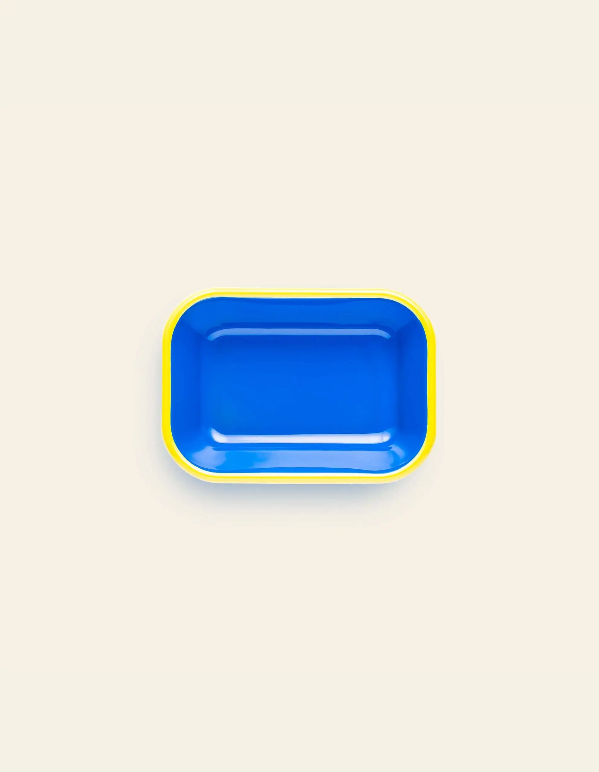 https://stacked-store.sgp1.digitaloceanspaces.com/wp-content/uploads/2023/08/02180343/Bornn-Enamelware-Colorama-Baking-Dish-Small-Electric-Blue-With-Chartreuse-Rim-1.webp