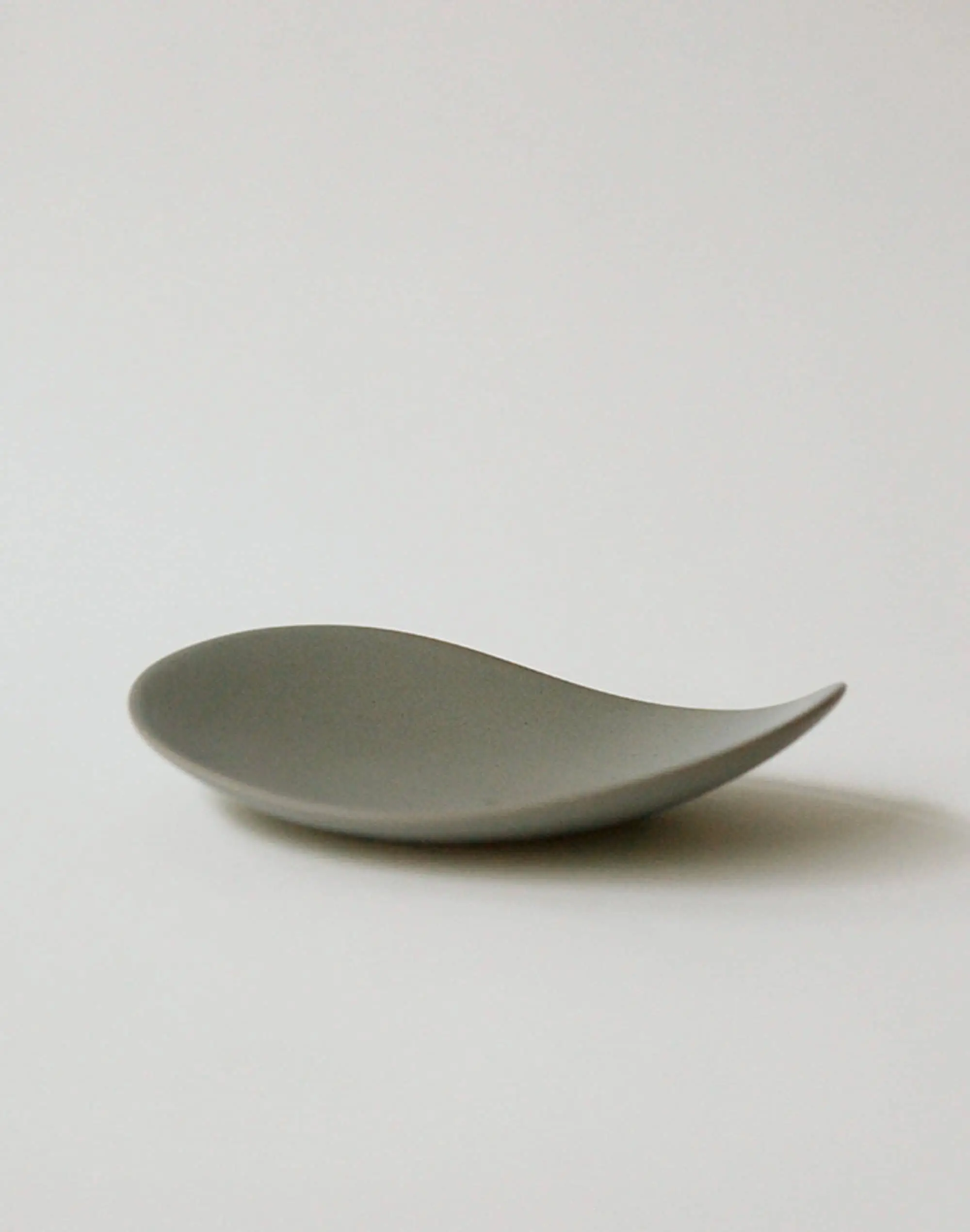 NR Ceramics HIN Pebble Plate S Khaki Green 5