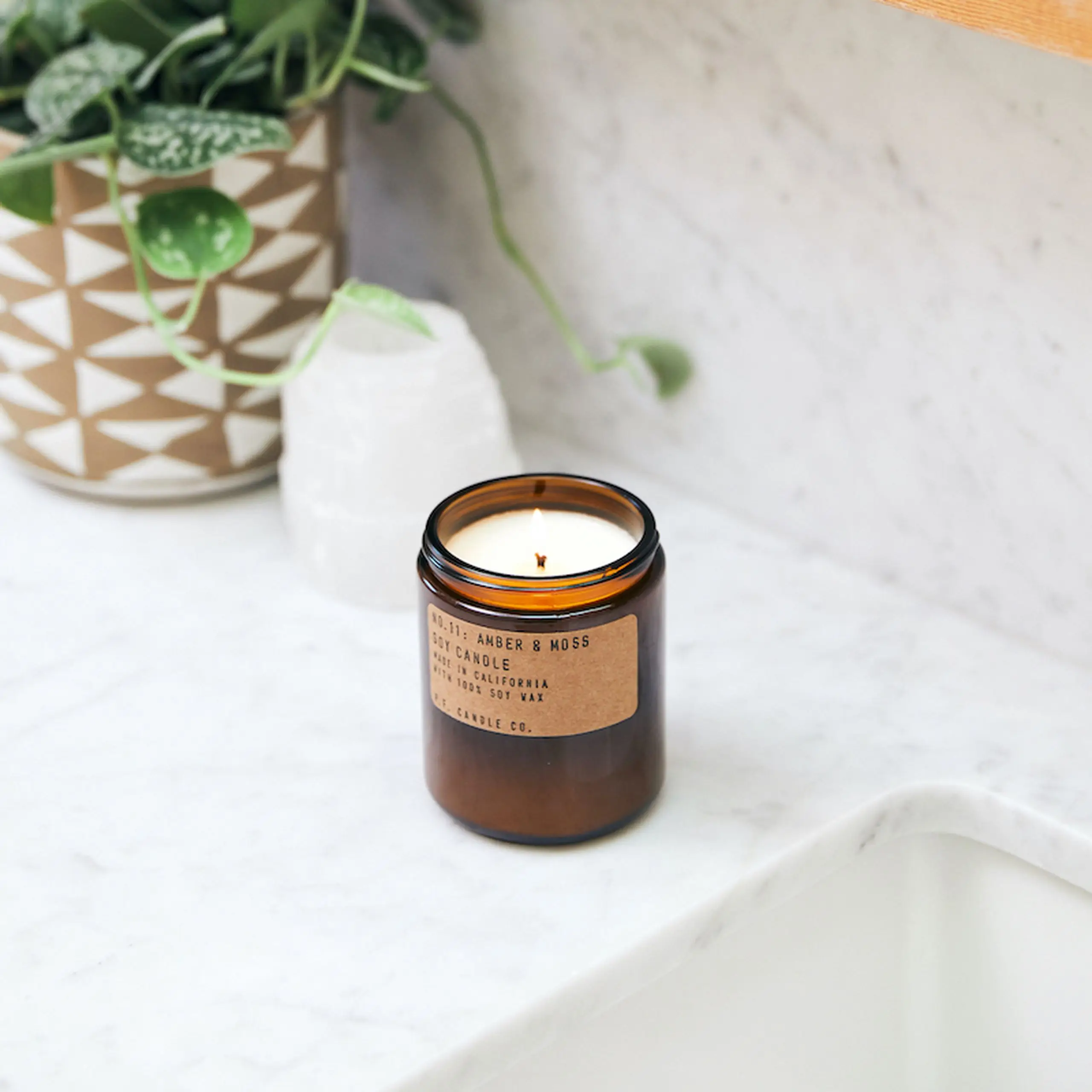 PF Candle Co No 11 Amber Moss 72 oz Soy Candle 2